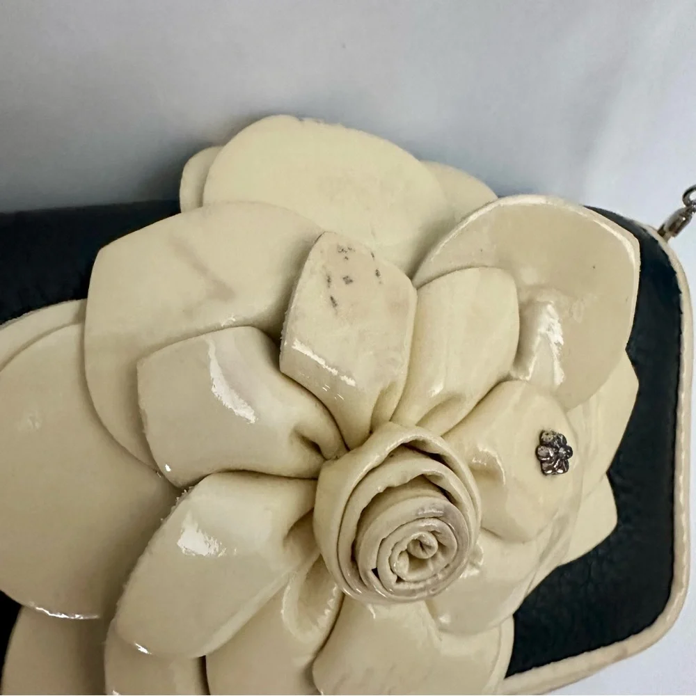 Vintage Brighton Leather Mini Stitched Flower Adjustable Crossbody Purse - Picture 4 of 16